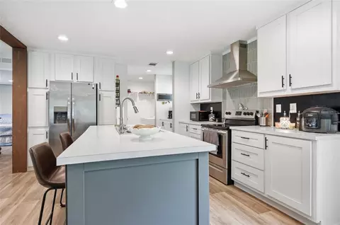 Kitchen - 9367 254th Ter, O Brien, FL 32071 photo 1 of 3