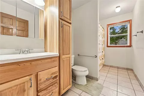 Bath - 406 NW 28th Ter, Gainesville, FL 32607 photo 2 of 3