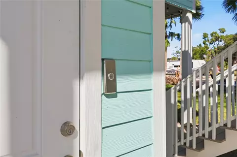 Entry Way - 104 3rd St NW, Steinhatchee, FL 32359 photo 3 of 3