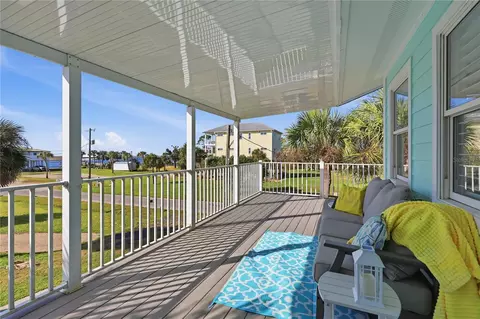 Exterior - 104 3rd St NW, Steinhatchee, FL 32359 photo 9 of 11