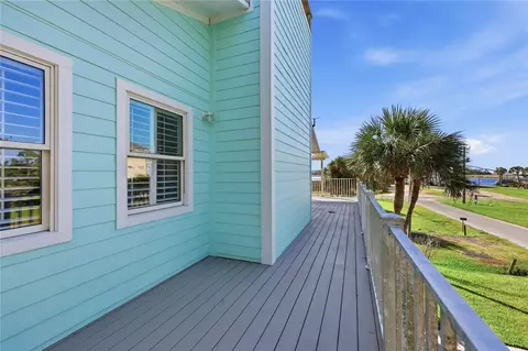 Exterior - 104 3rd St NW, Steinhatchee, FL 32359 photo 2 of 11