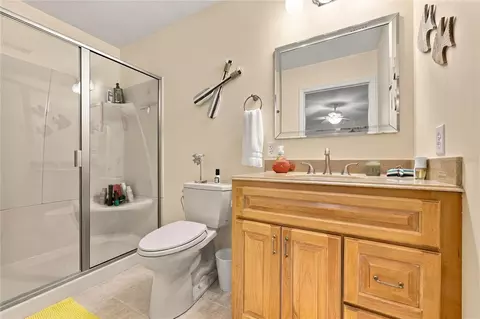 Bath - 104 3rd St NW, Steinhatchee, FL 32359 photo 3 of 5