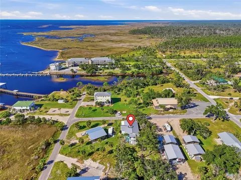View/Area - 104 3rd St NW, Steinhatchee, FL 32359 photo 5 of 8