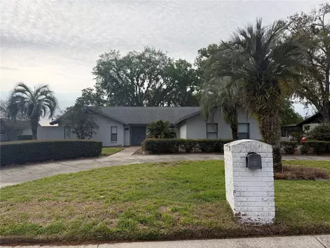 2889 Hammock Dr, Plant City, FL 33566