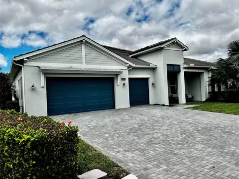 17511 Fairwinds Dr, Bradenton, FL 34202