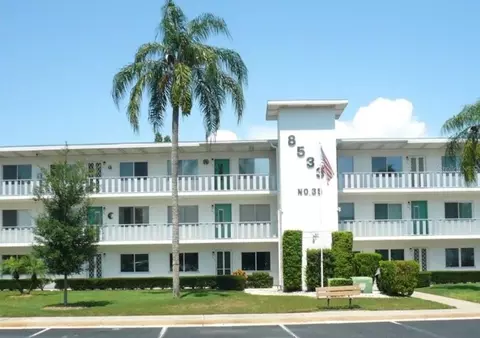 8533 110th St #209, Seminole, FL 33772