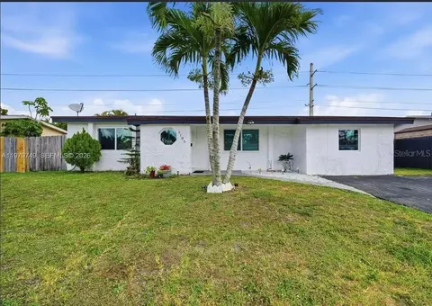 1185 NW 92nd Ave, Pembroke Pines, FL 33024