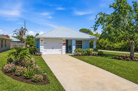 204 14th St SW, Vero Beach, FL 32962
