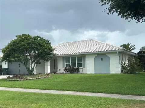 1137 Hoover St, Nokomis, FL 34275