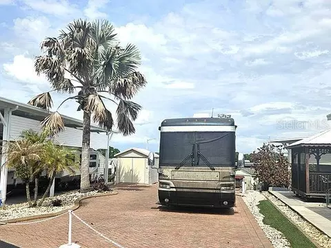 318 Broken Woods Blvd, Davenport, FL 33837
