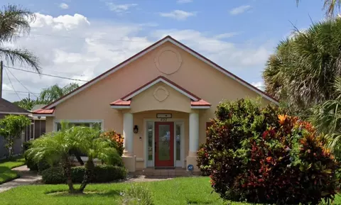 832 E 25th Ave, New Smyrna Beach, FL 32169