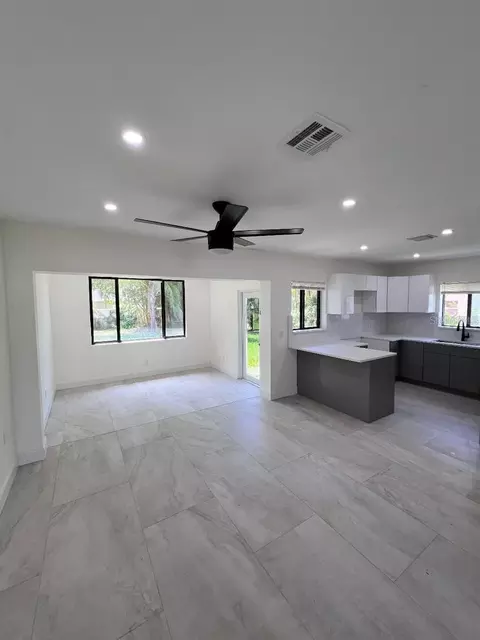 1718 Bayshore Blvd, Dunedin, FL 34698