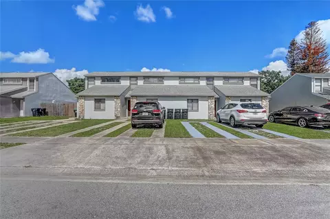 2715 Hunt Club Ln, Orlando, FL 32826
