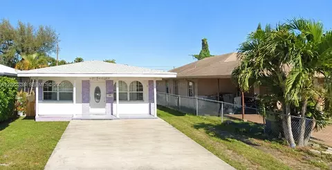 716 NW 4th St, Hallandale Beach, FL 33009