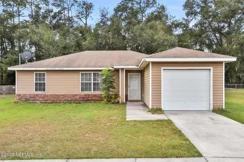242 Mango Dr, Palatka, FL 32177