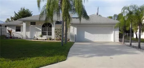 5305 SE Matousek St, Stuart, FL 34997 photo 1