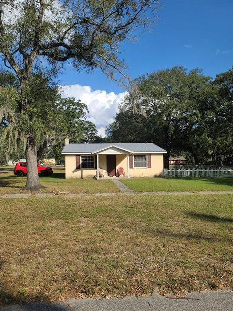3913 Broad St, Seffner, FL 33584 photo 1