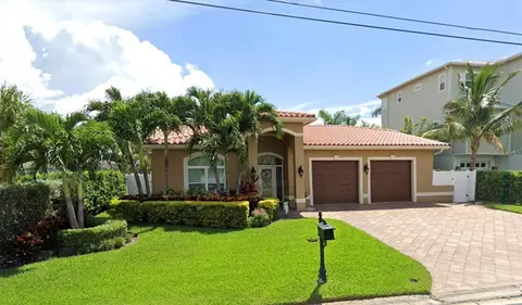 11160 5th St E, Treasure Island, FL 33706