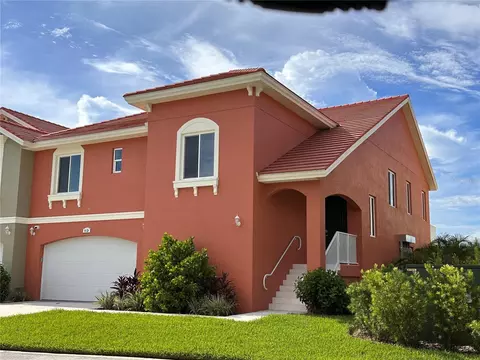 9 Franklin Ct S #D, Saint Petersburg, FL 33711