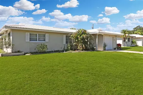 2894 Brookfield Dr, Largo, FL 33771