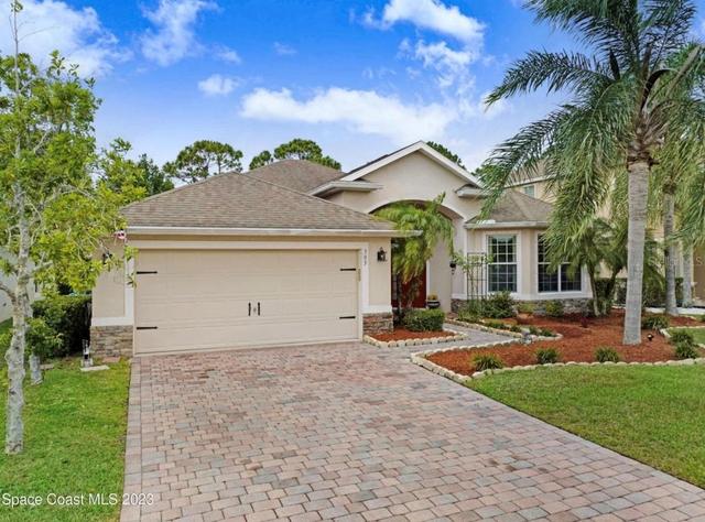 305 Broyles Dr SE, Palm Bay, FL 32909