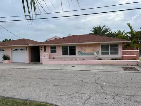 8201 Bayshore Dr, Treasure Island, FL 33706