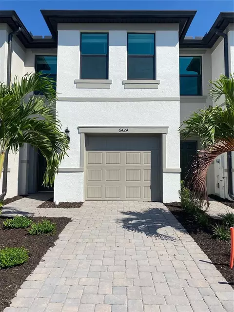6424 Silverstar Dr, Sarasota, FL 34240