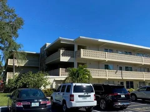 1051 79 Ave N #206, Saint Petersburg, FL 33702