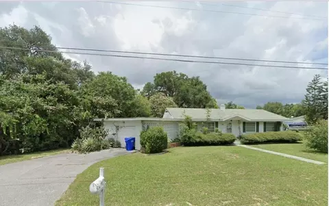 915 Clara Ave, Tavares, FL 32778