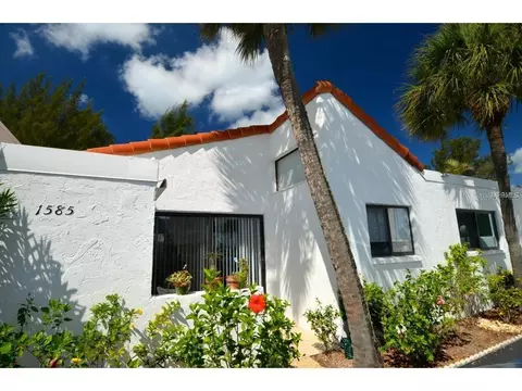 1585 Tarpon Center Dr #5, Venice, FL 34285