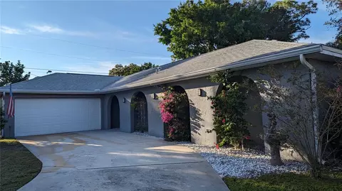 2041 Macarthur Ct, Dunedin, FL 34698