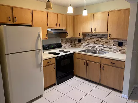 1860 Massachusetts Ave NE #219, Saint Petersburg, FL 33703