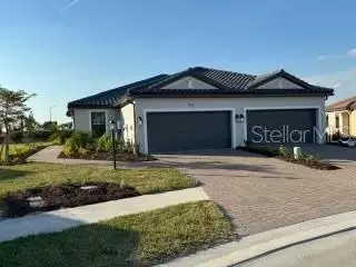 10040 Morning Mist Ln, Sarasota, FL 34241