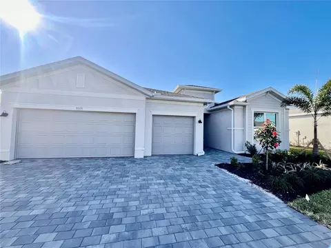 8601 Saint Kitts Cir, Englewood, FL 34224