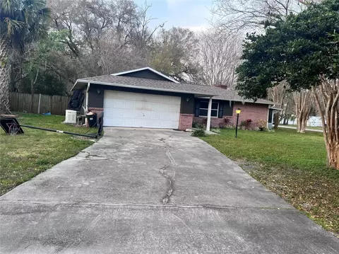 182 Lake Pearl Dr, Lake Helen, FL 32744