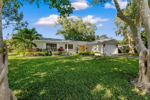 3855 Manatee Dr SE, Saint Petersburg, FL 33705