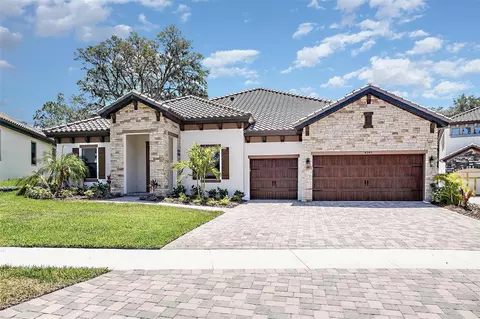10047 Meadowrun Dr, Lithia, FL 33547