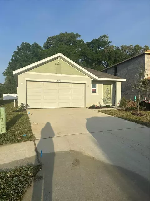 13598 Mount Ivy Ct, Dade City, FL 33525