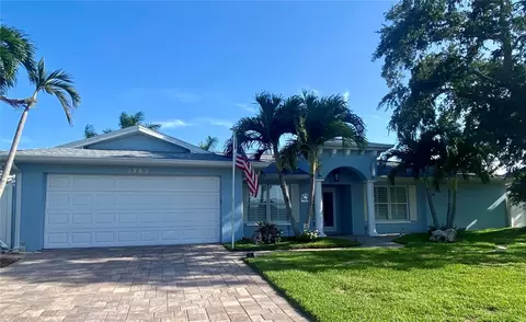 1762 72nd Ave NE, Saint Petersburg, FL 33702