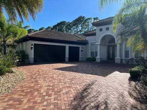 11920 Royce Waterford Cir, Tampa, FL 33626