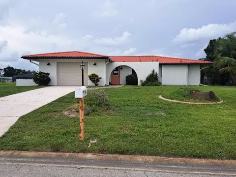 149 Caddy Rd, Rotonda West, FL 33947