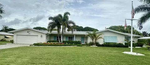 616 Pineland Ave, Belleair, FL 33756