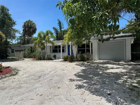 2147 Hyde Park Cir, Sarasota, FL 34239