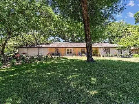 638 Bua Dr, Temple Terrace, FL 33617