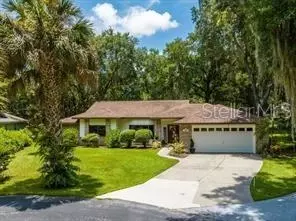 102 Peppertree Ct, Yalaha, FL 34797