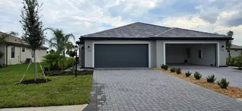 15720 Sunny Day Dr, Bradenton, FL 34211