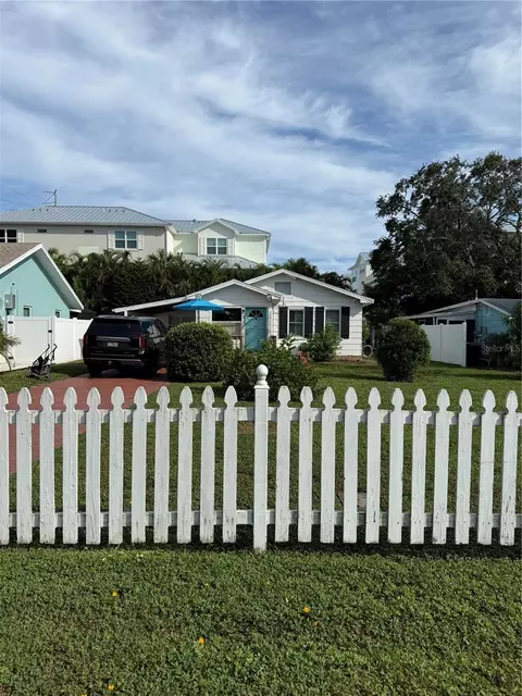 830 Moore St, Dunedin, FL 34698