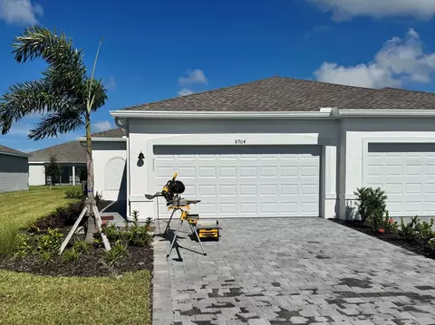 8704 Saint Kitts Cir, Englewood, FL 34224
