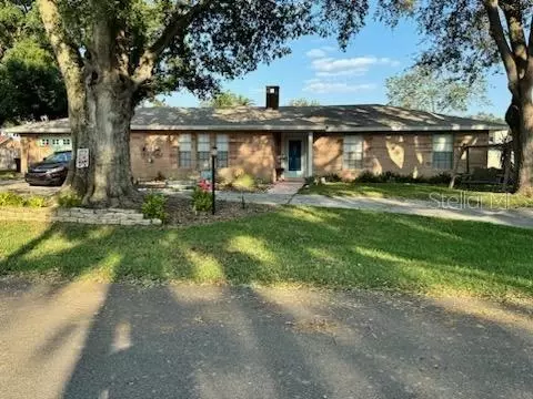 2014 Amesbury Dr, Auburndale, FL 33823