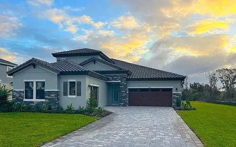 10156 Meadowrun Dr, Lithia, FL 33547